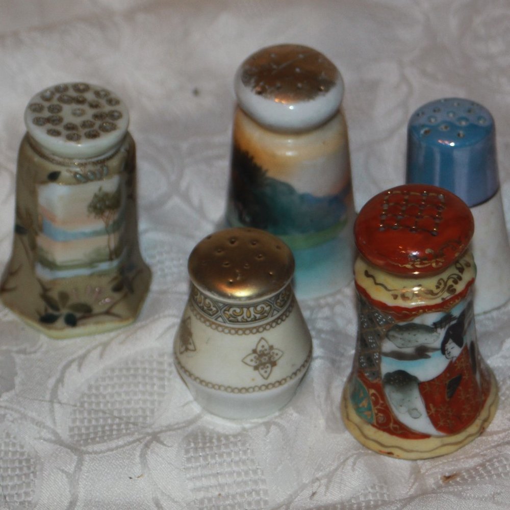 Lot of 5 vintage porcelain salt Pepper shakers Hand Painted  japan